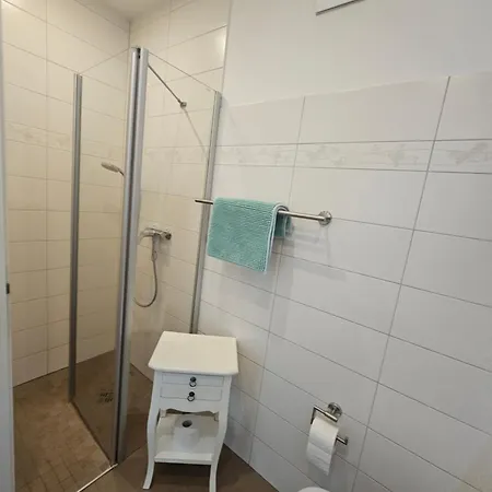 Leinenlos Im Kajueting オストゼーバート・ディアーハーゲン