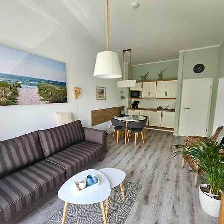 Leinenlos Im Kajueting オストゼーバート・ディアーハーゲン